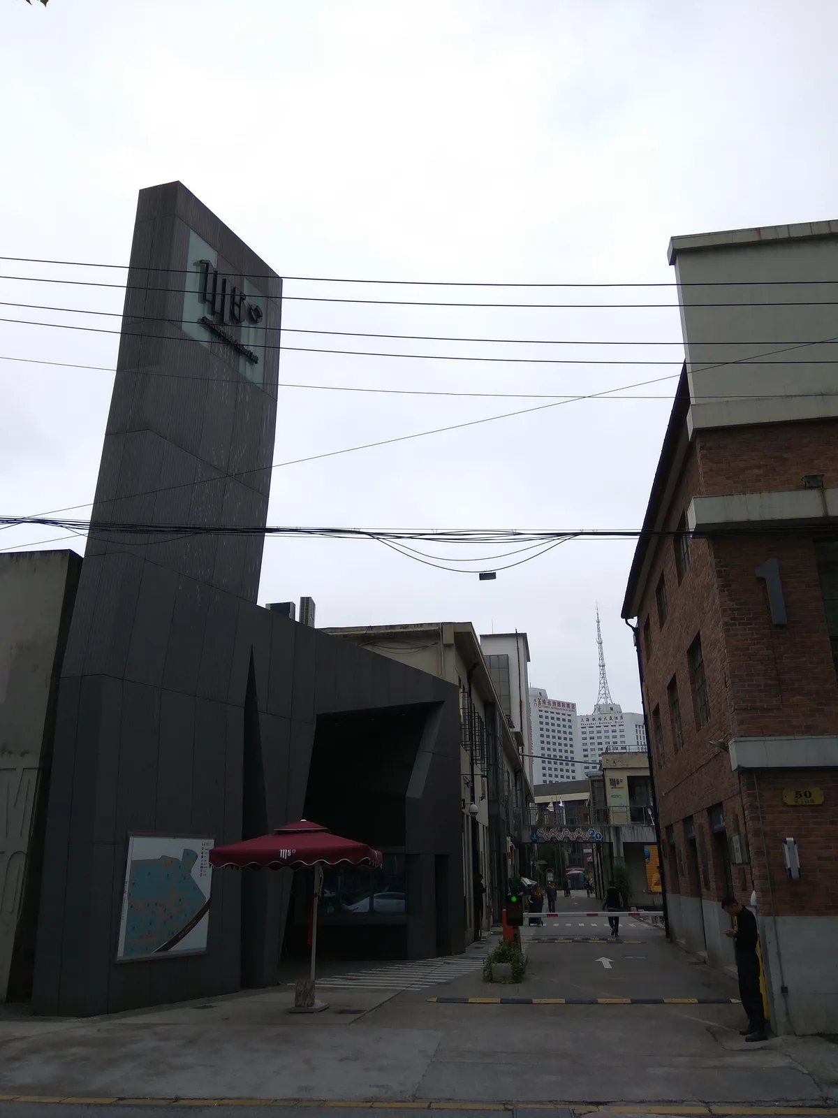 The entrance lane at M50, 50 Moganshan Road